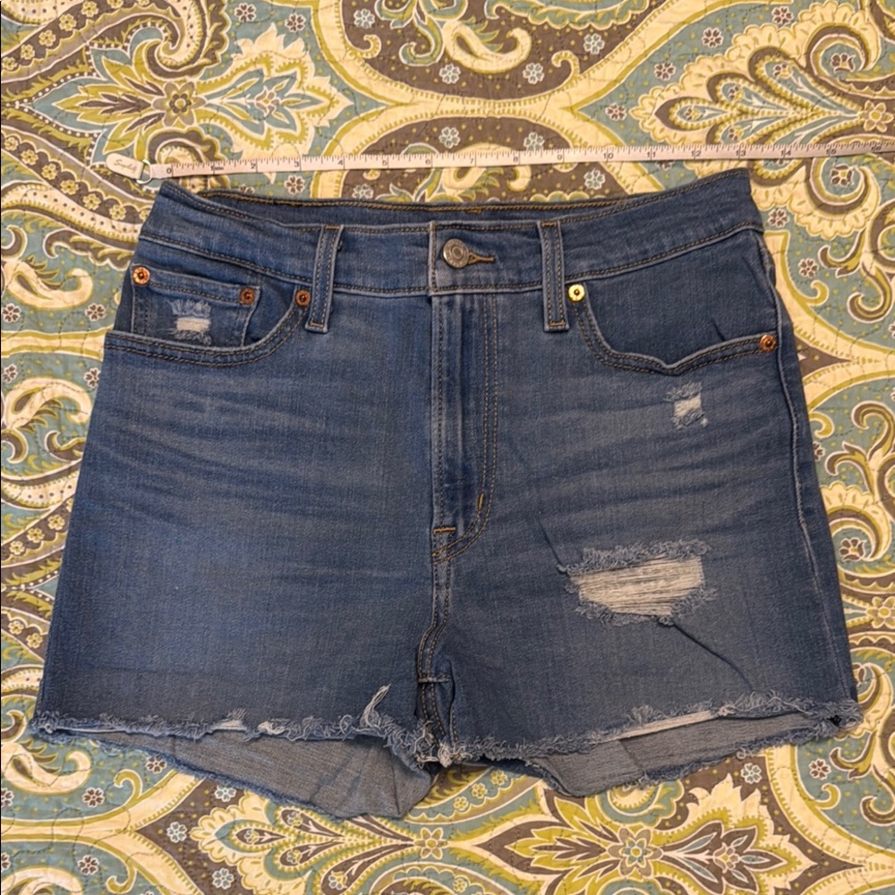 Levi’s Distressed High Rise Denim Shorts Size 28